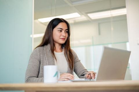 Medium-Ayv_image_corporate_employee